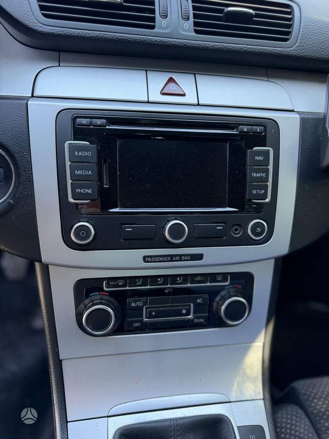 Volkswagen Passat 2010 — photo 23