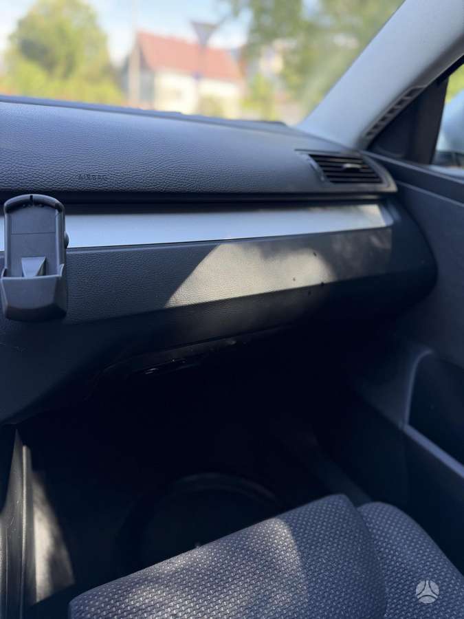 Volkswagen Passat 2010 — photo 25