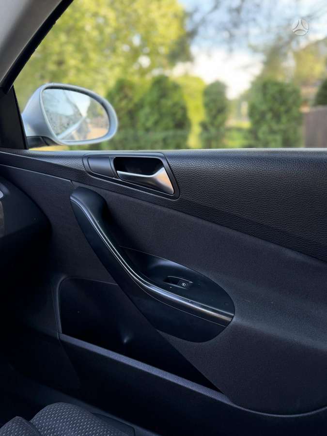 Volkswagen Passat 2010 — photo 26