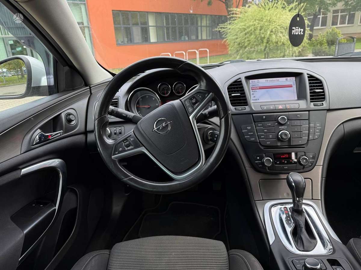 Opel Insignia 2011 — photo 11