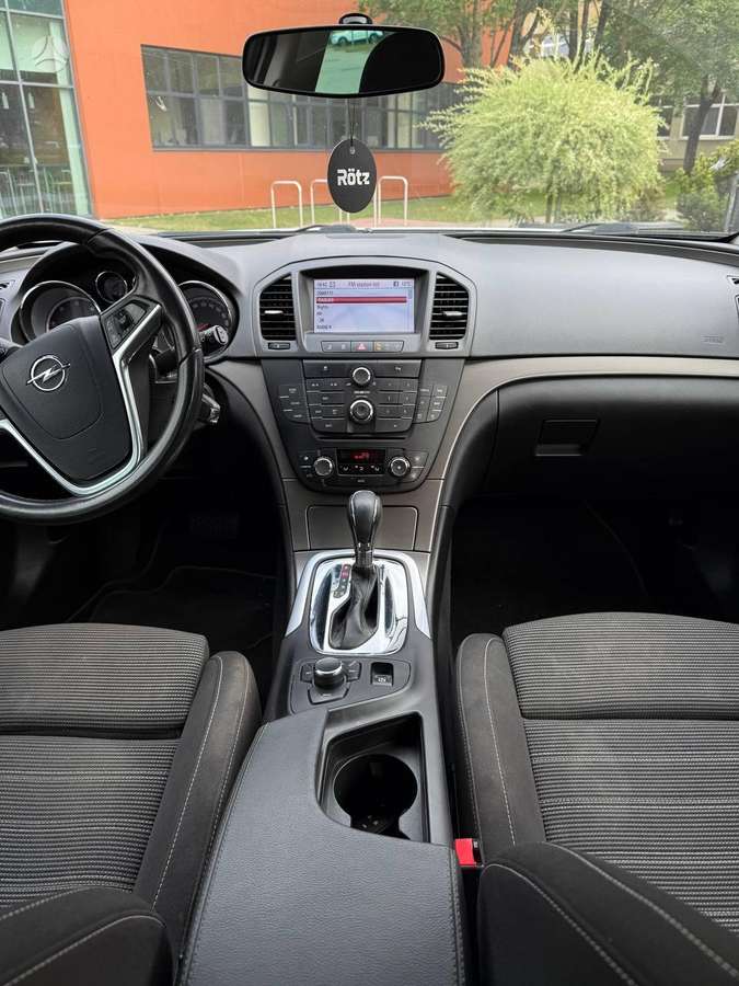 Opel Insignia 2011 — photo 12
