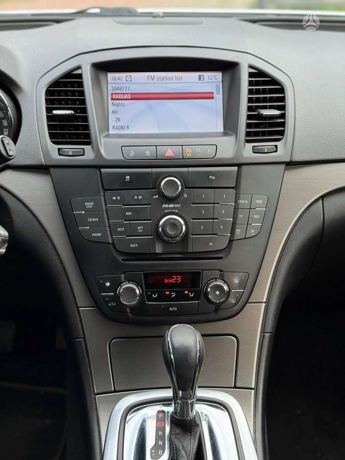 Opel Insignia 2011 — photo 14