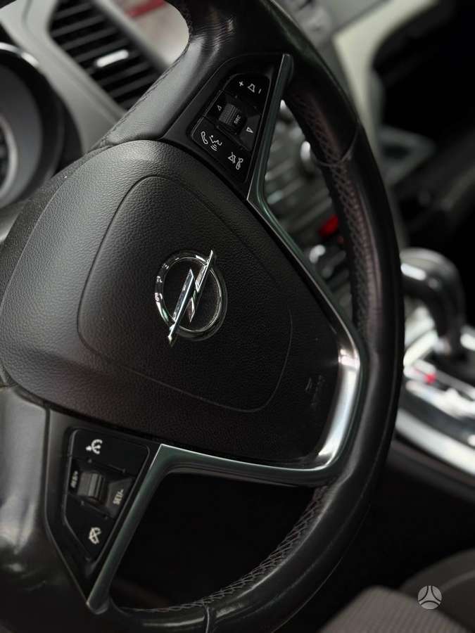 Opel Insignia 2011 — photo 16