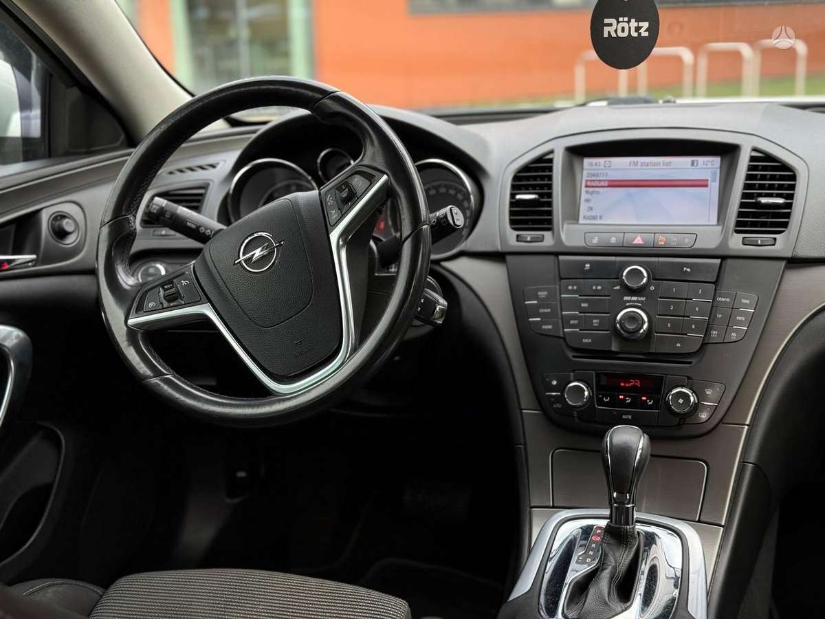 Opel Insignia 2011 — photo 17