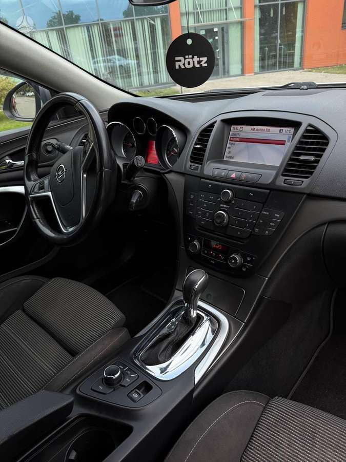 Opel Insignia 2011 — photo 19