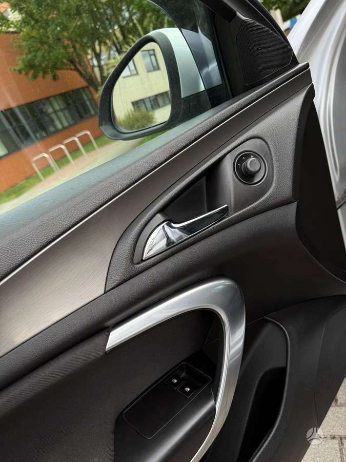 Opel Insignia 2011 — photo 20