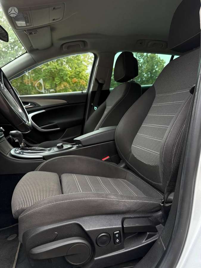 Opel Insignia 2011 — photo 21