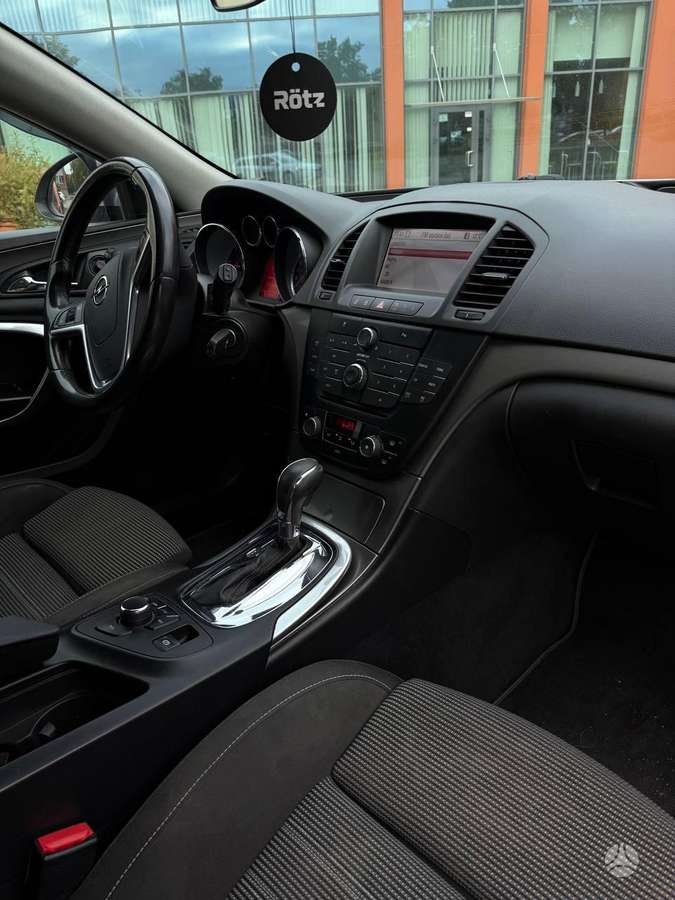 Opel Insignia 2011 — photo 22