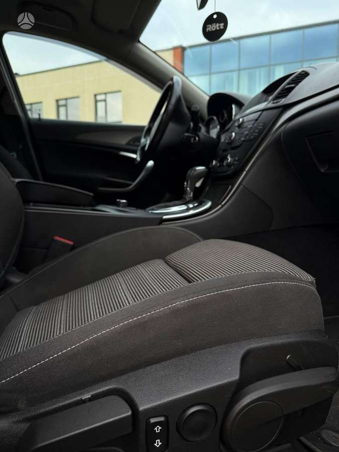 Opel Insignia 2011 — photo 23