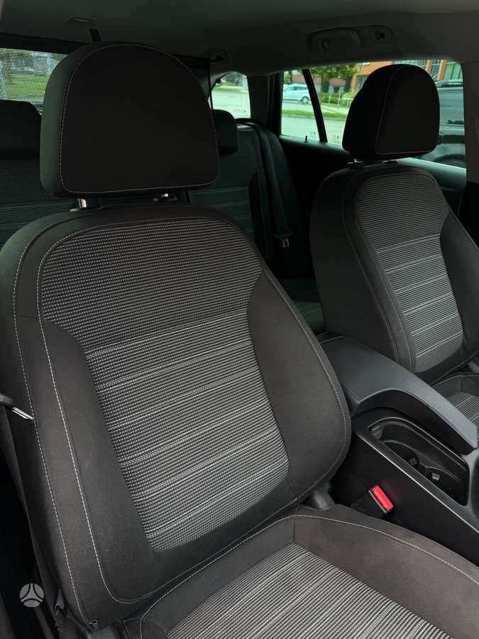 Opel Insignia 2011 — photo 24