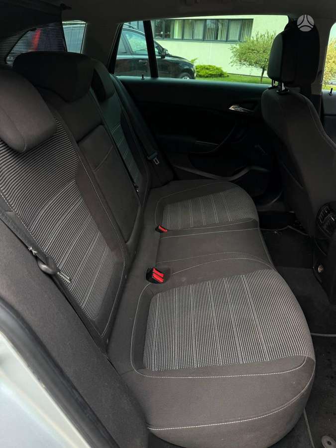 Opel Insignia 2011 — photo 25