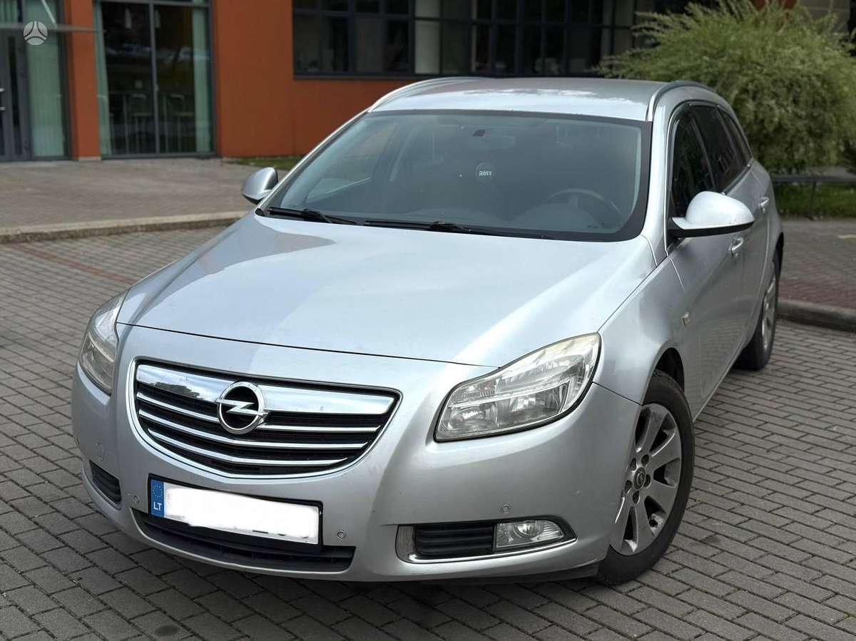 Opel Insignia 2011 — interior