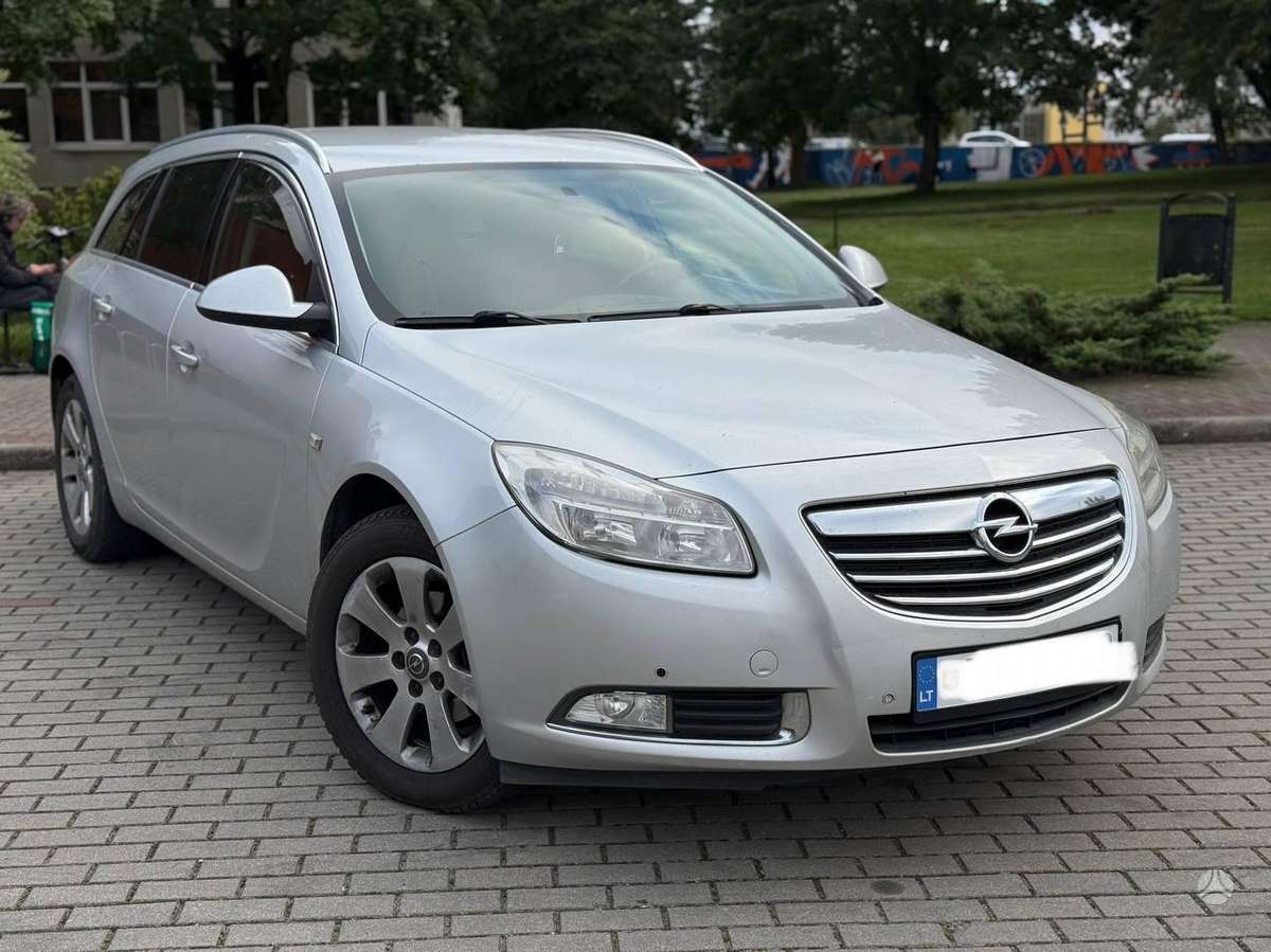 Opel Insignia 2011 — engine 1956 cm³, 131 HP (96kW)