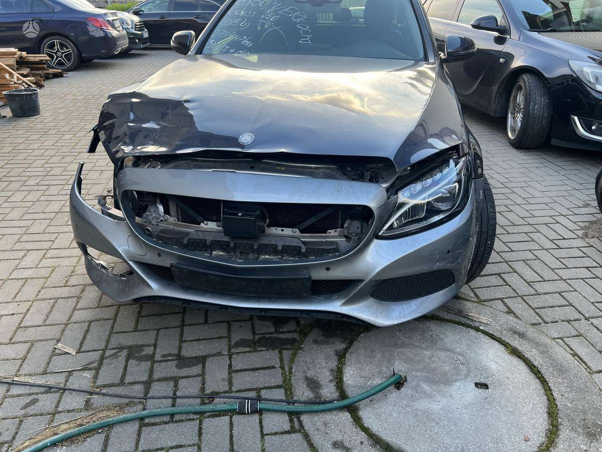 Mercedes-Benz C350 2015 — interior