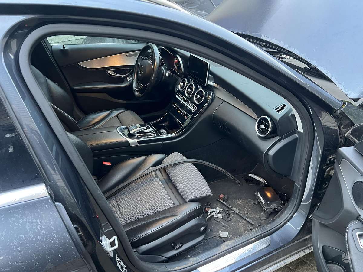 Mercedes-Benz C350 2015 — engine 1991 cm³, 211 HP (155kW)