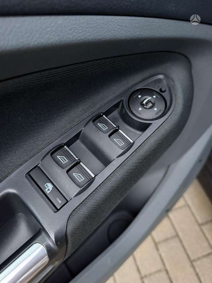 Ford Grand 2011 — photo 12