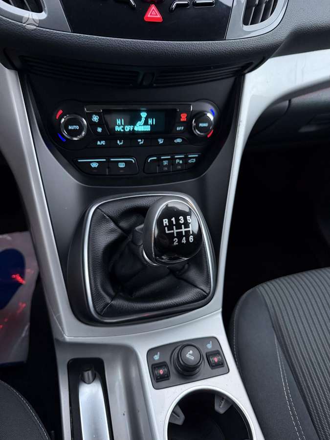 Ford Grand 2011 — photo 17