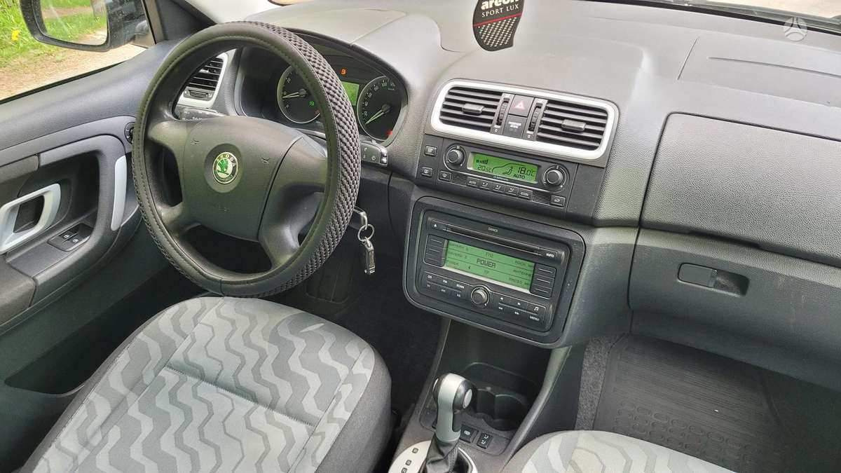 Skoda Fabia 2009 — photo 15
