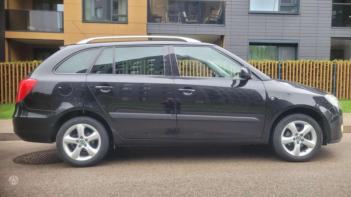 Skoda Fabia 2009 — engine 1598 cm³, 105 HP (77kW)