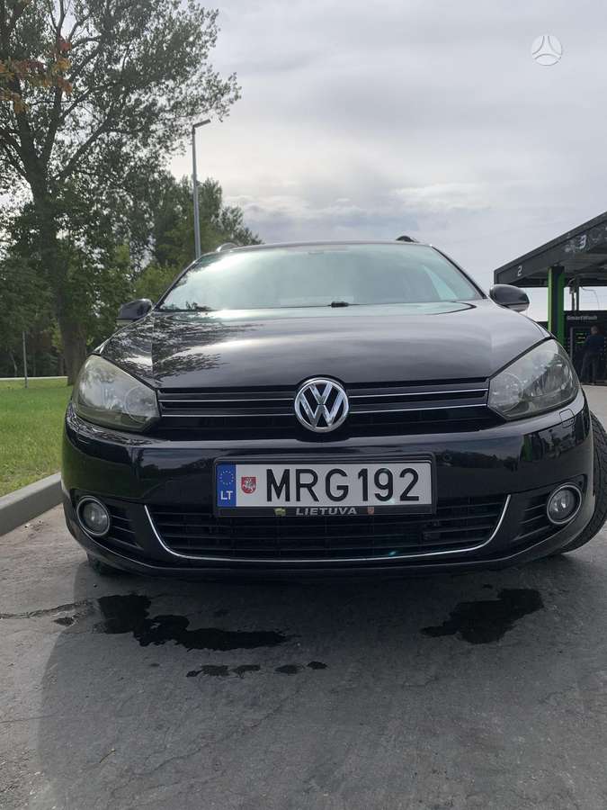 Volkswagen Golf 2011 — салон
