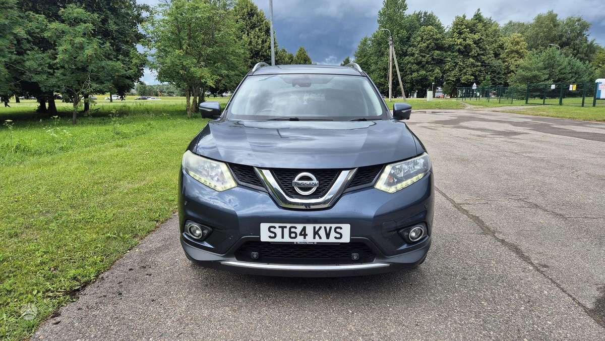 Nissan X-Trail 2014 — rear view
