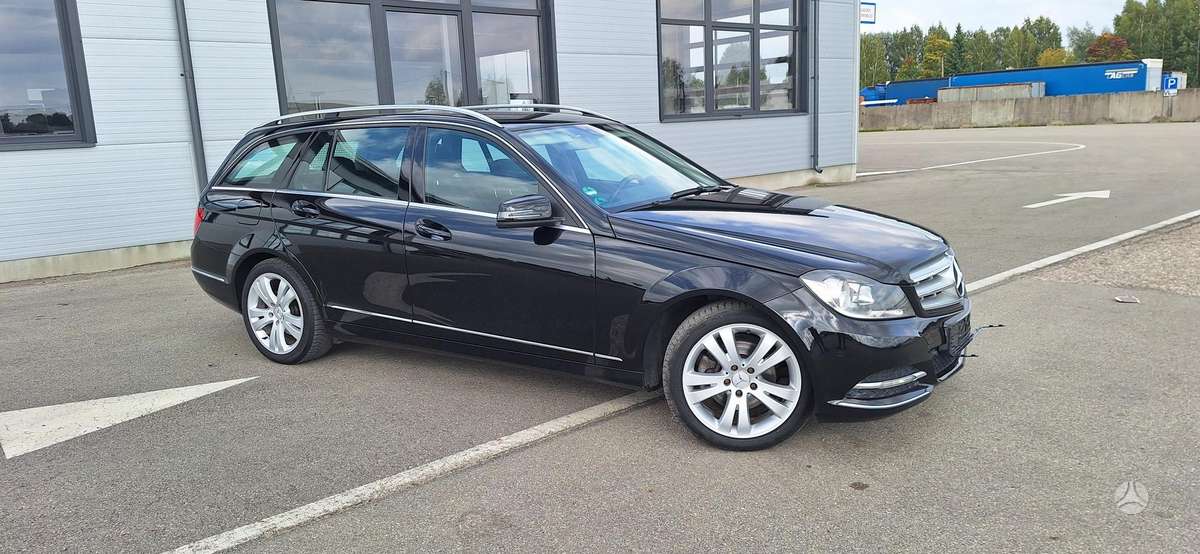 Mercedes-Benz C220 2012 — photo 10