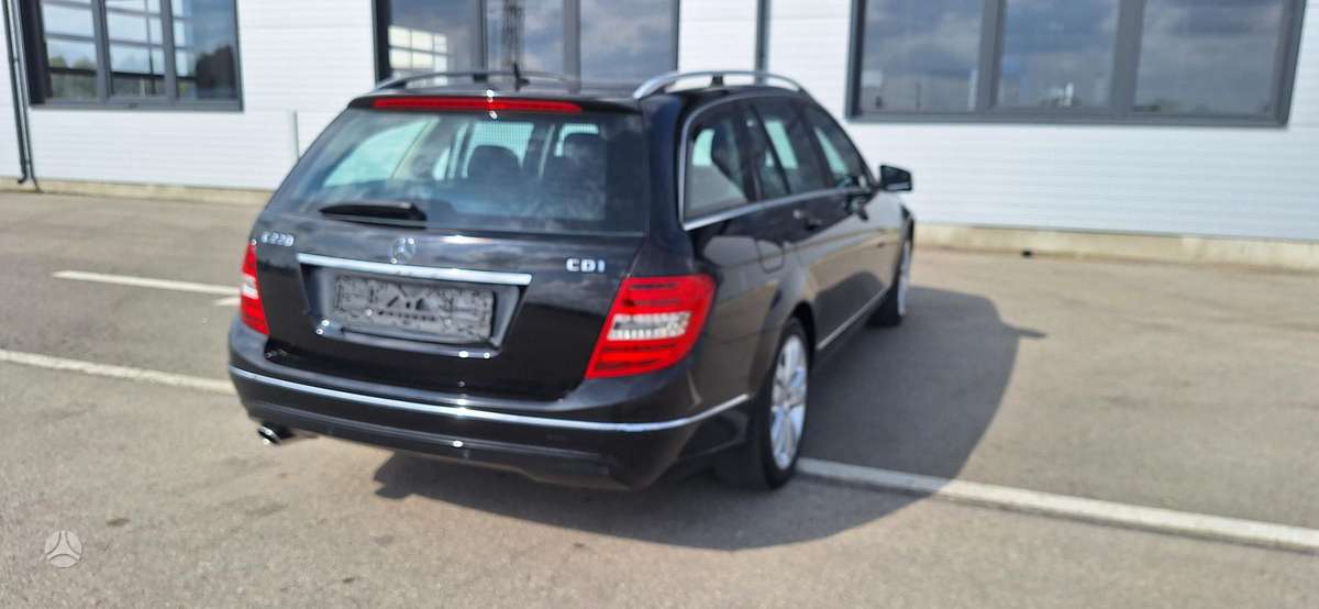 Mercedes-Benz C220 2012 — photo 11
