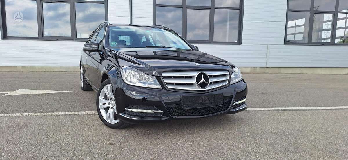 Mercedes-Benz C220 2012 — photo 9