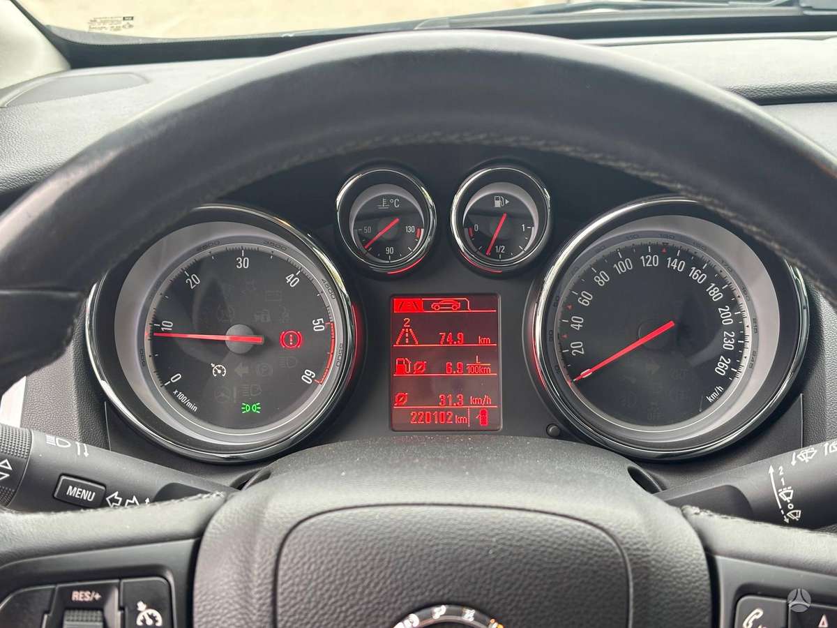 Opel Astra 2013 — photo 13