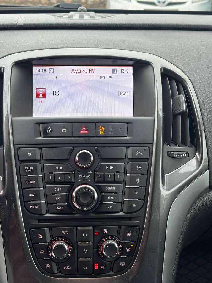 Opel Astra 2013 — photo 14