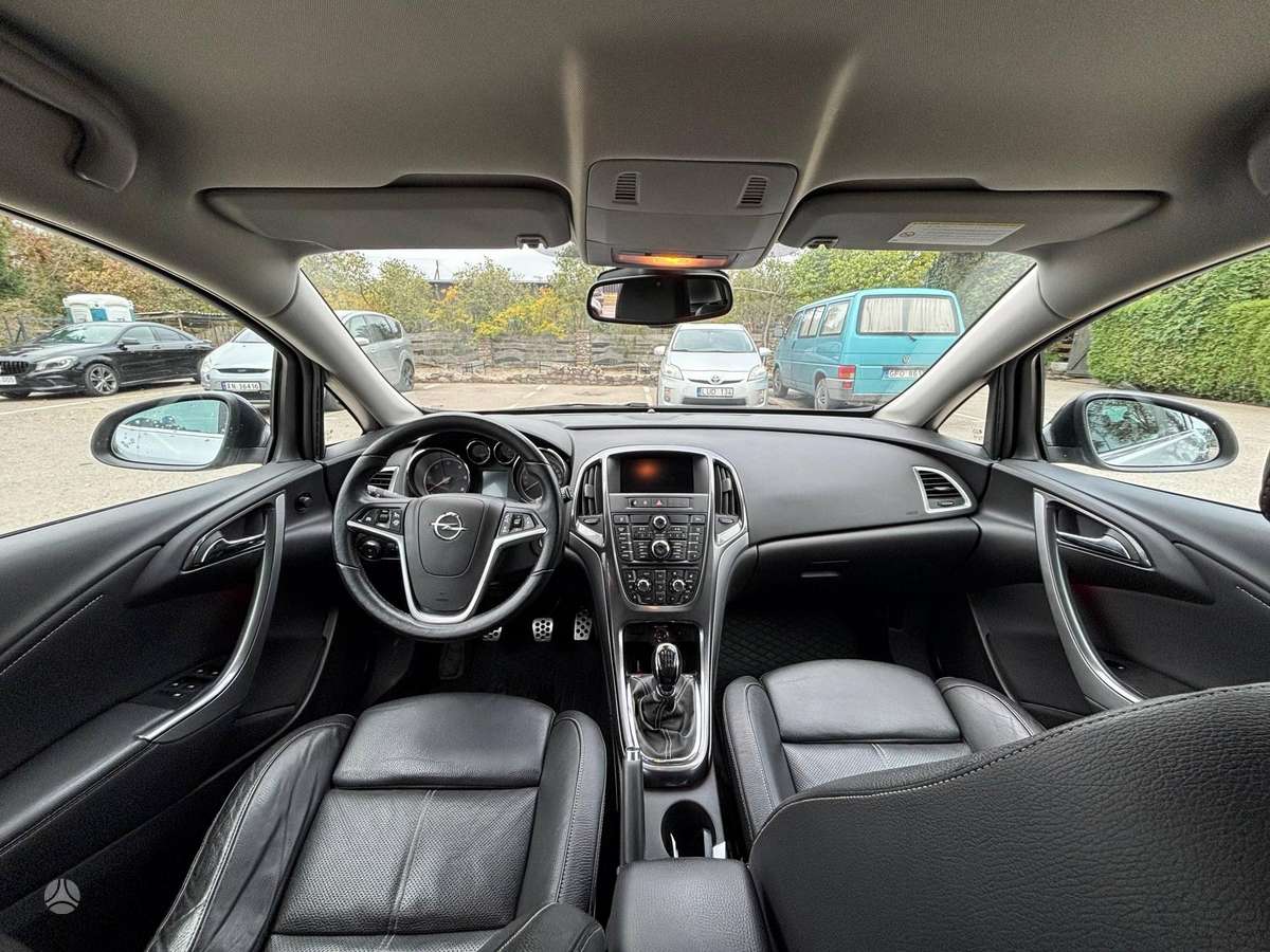 Opel Astra 2013 — photo 15