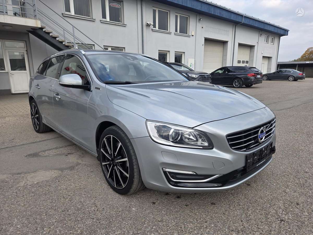 Volvo V60 2013 — салон