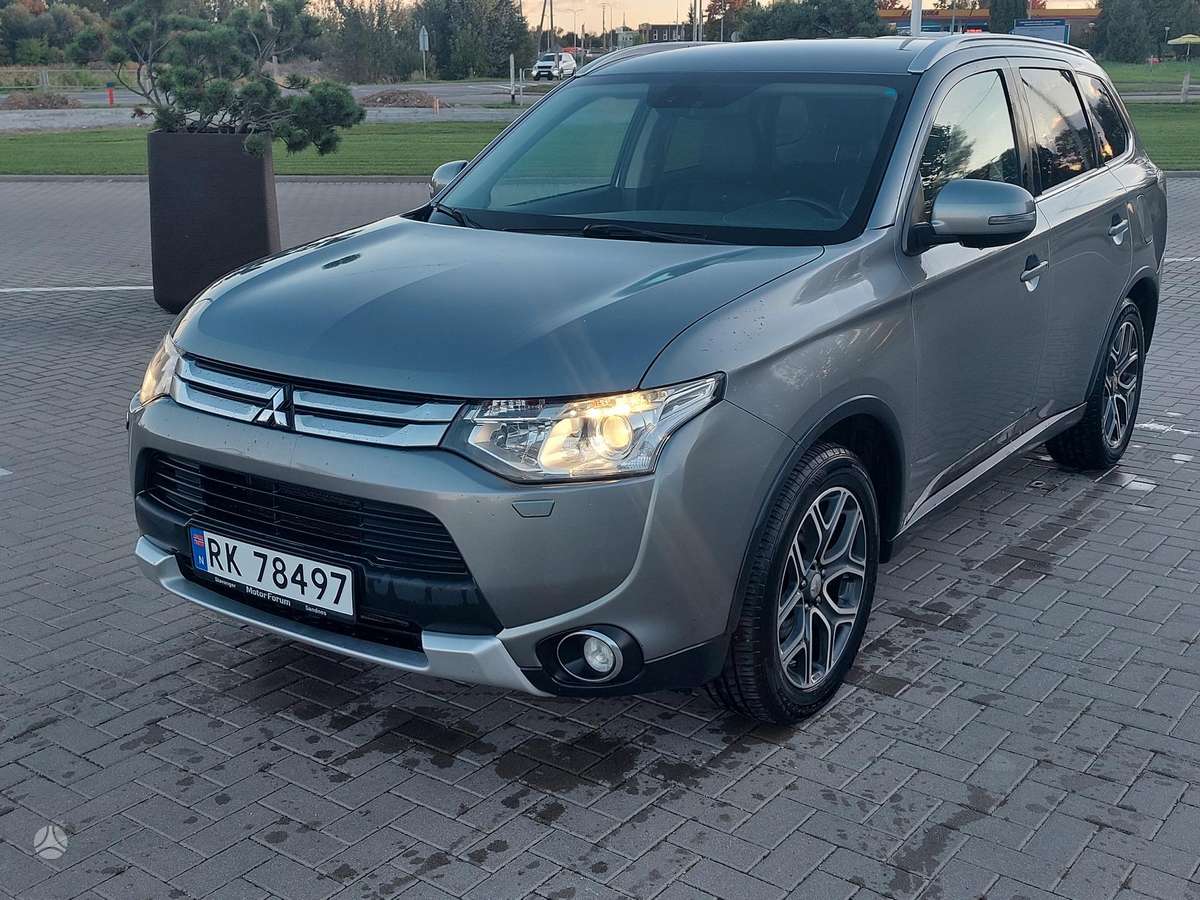 Mitsubishi Outlander 2014 — салон