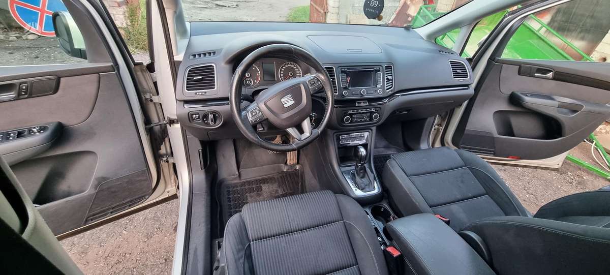 Seat Alhambra 2012 — photo 11