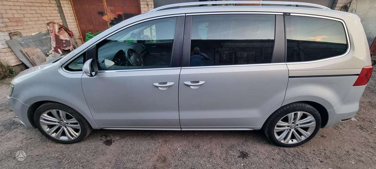 Seat Alhambra 2012 — photo 18