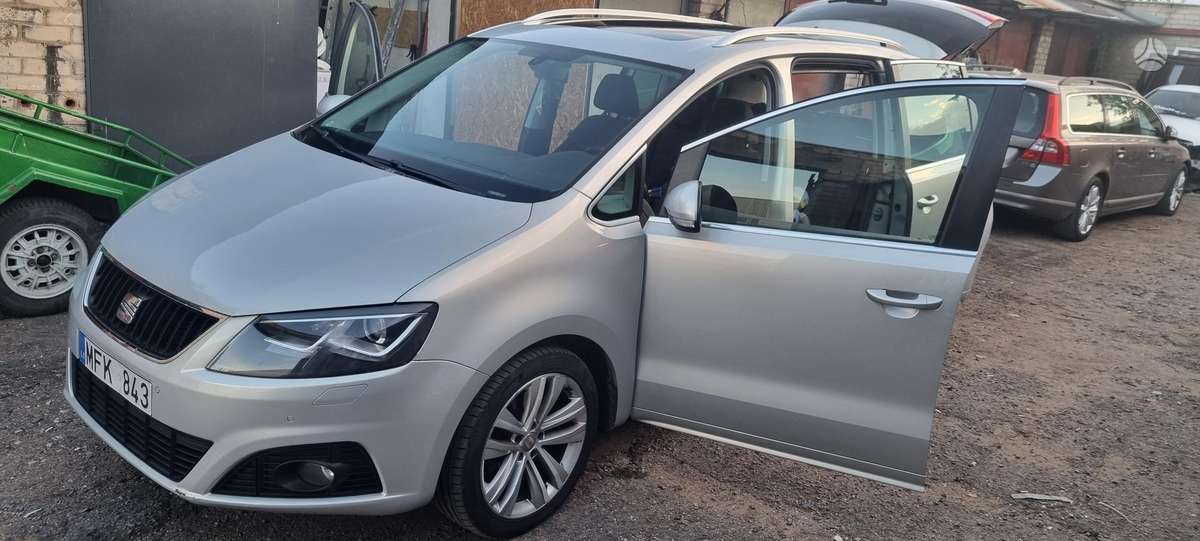 Seat Alhambra 2012 — photo 20