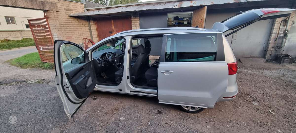 Seat Alhambra 2012 — photo 25
