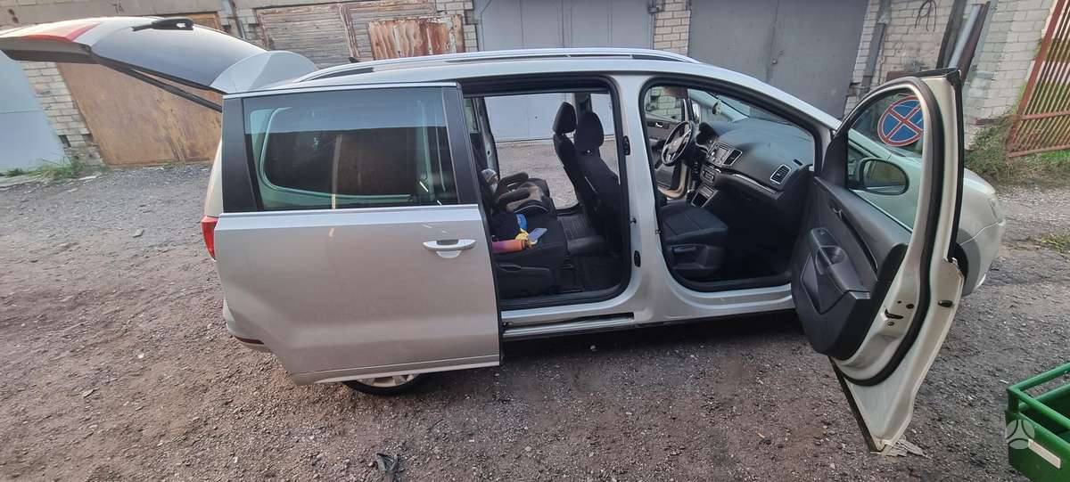 Seat Alhambra 2012 — photo 28