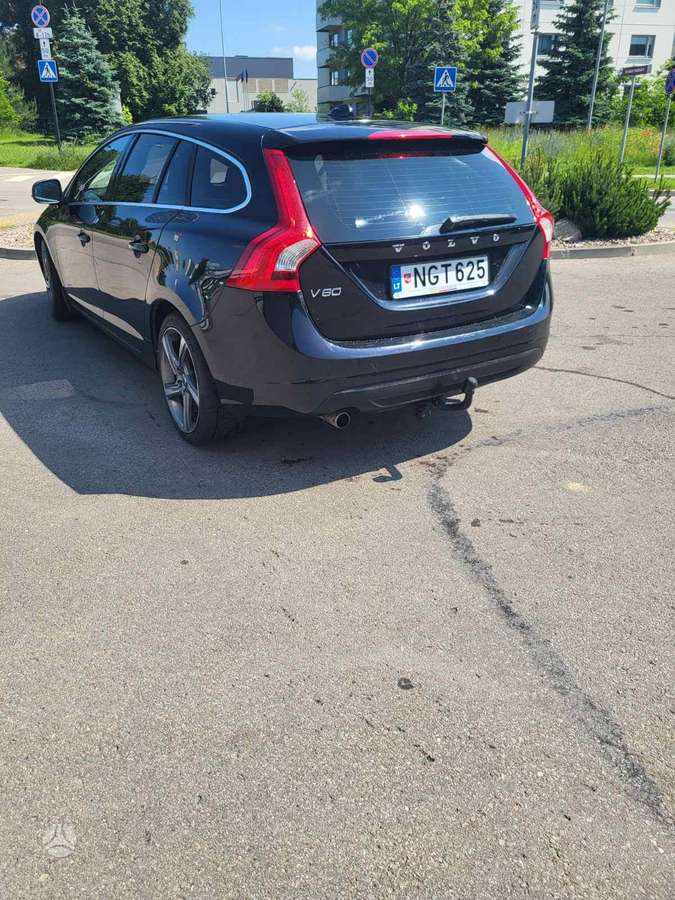 Volvo V60 2012 — вигляд ззаду
