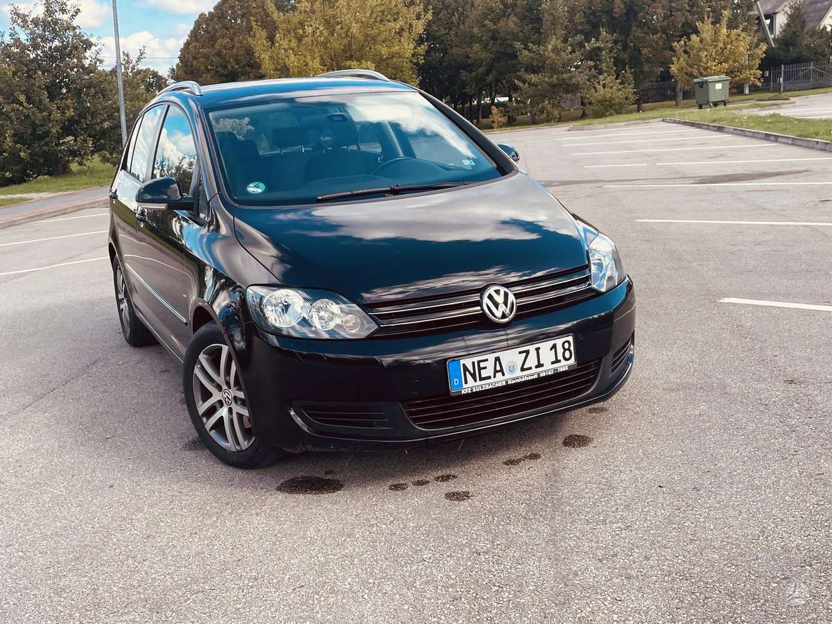 Volkswagen Golf 2009 — rear view