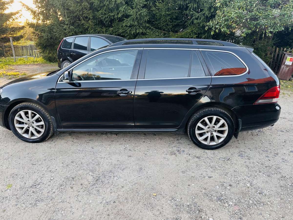 Volkswagen Golf 2012 — rear view