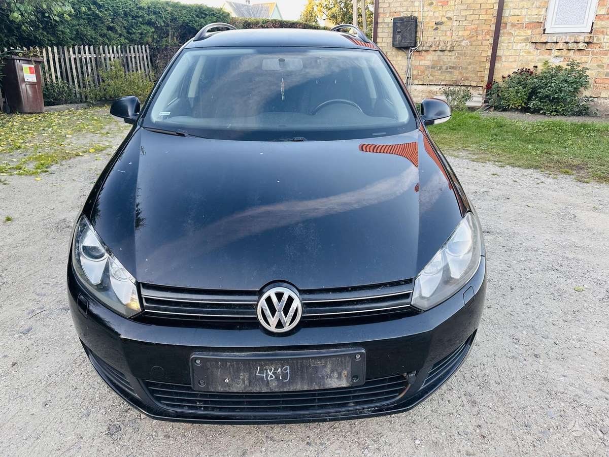 Volkswagen Golf 2012 — interior