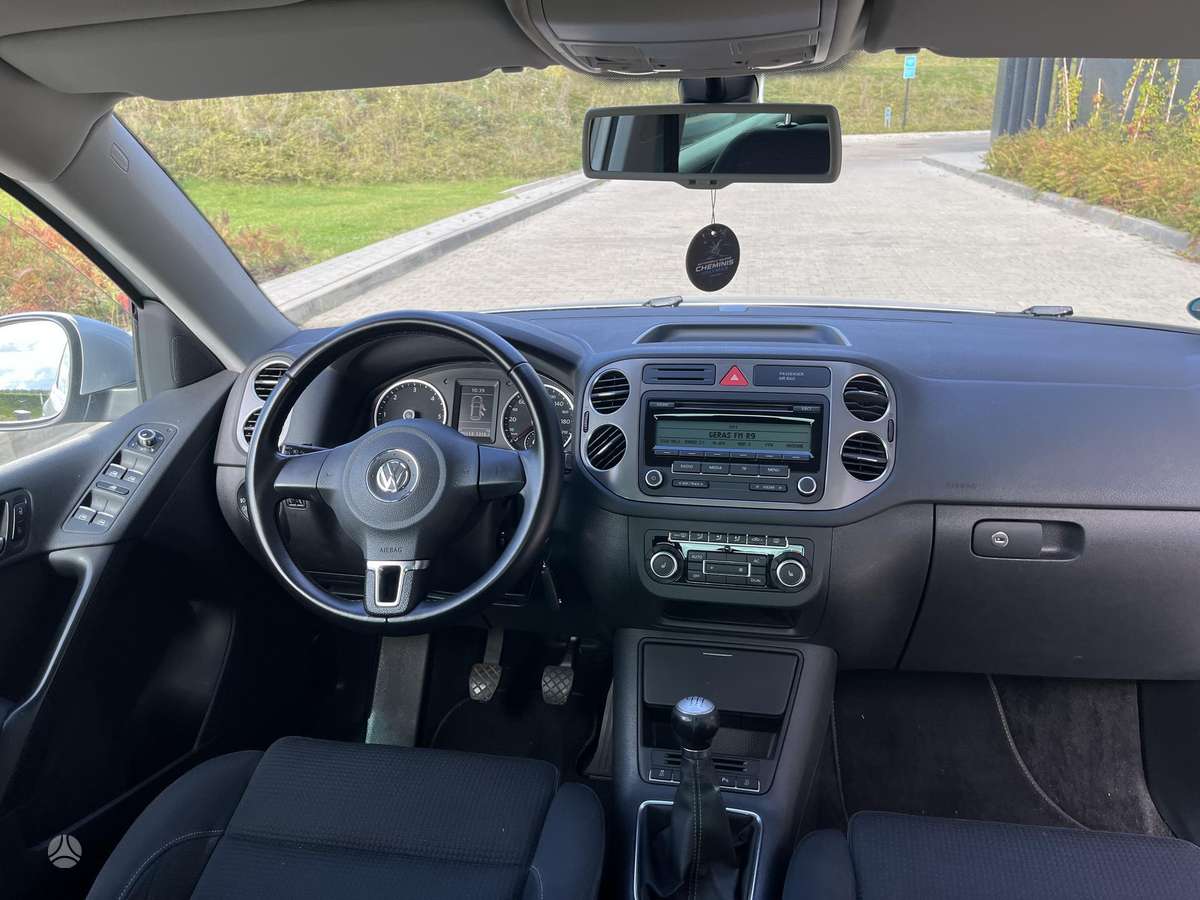 Volkswagen Tiguan 2010 — photo 14