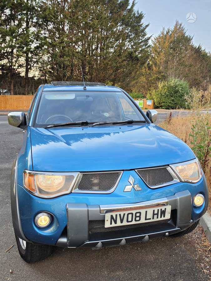 Mitsubishi L200 2008 — interior