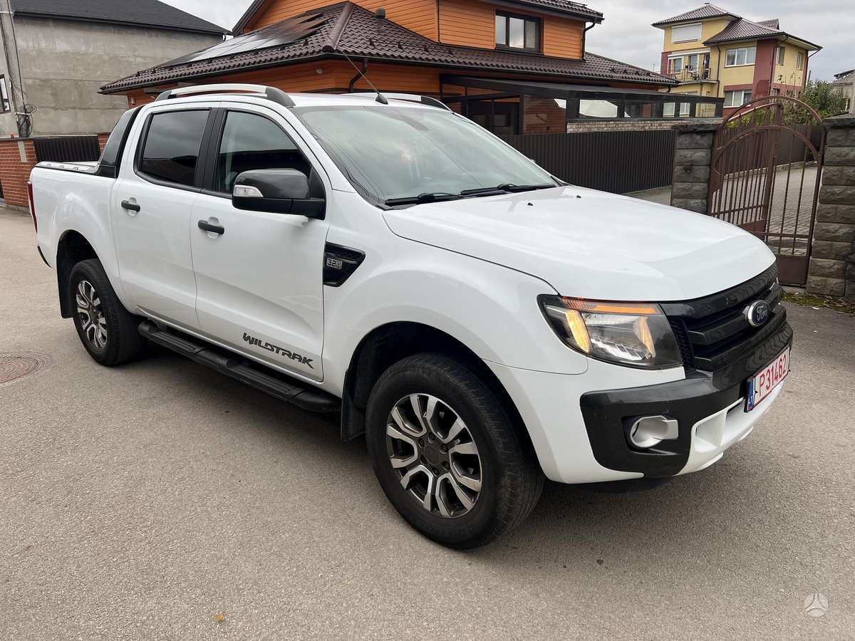 Ford Ranger 2014 — interior