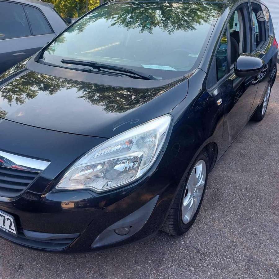 Opel Meriva 2011 — вигляд ззаду