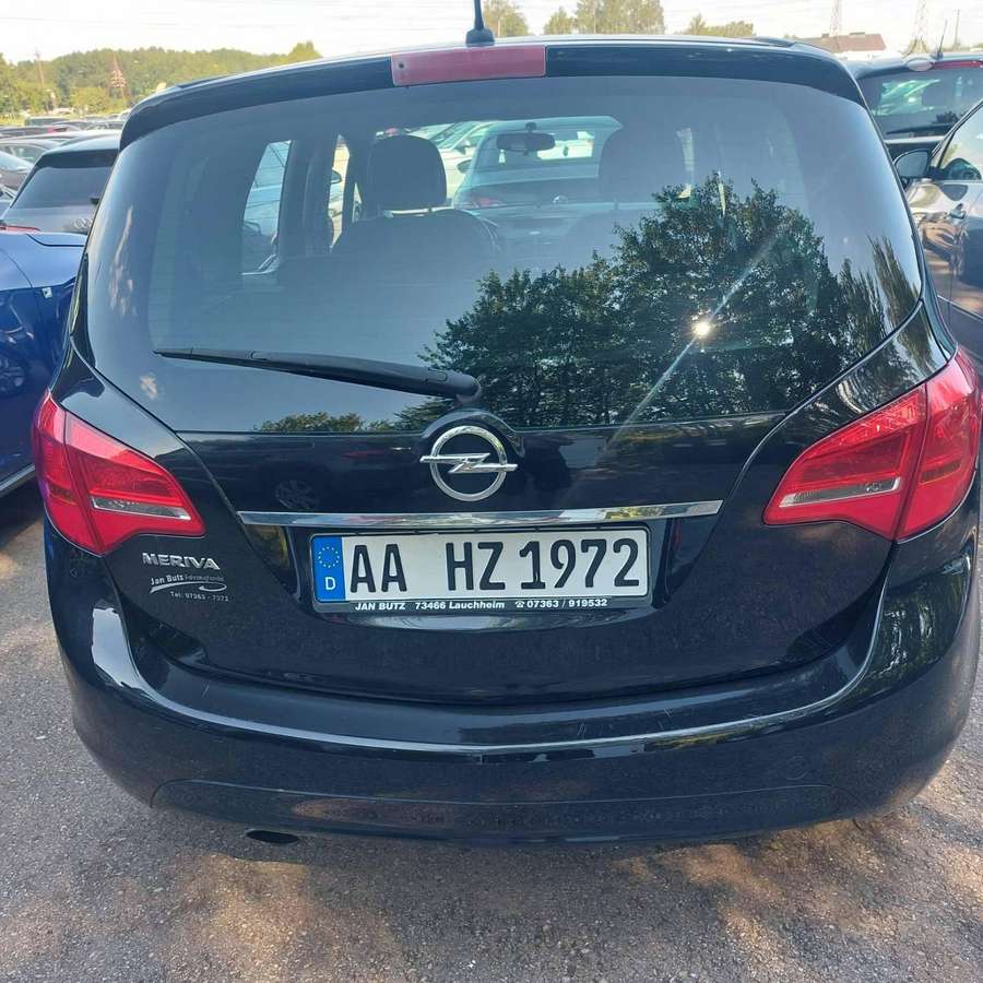 Opel Meriva 2011 — салон