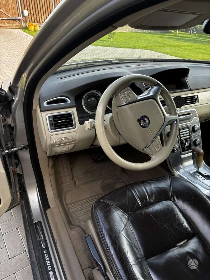 Volvo XC70 2012 — салон