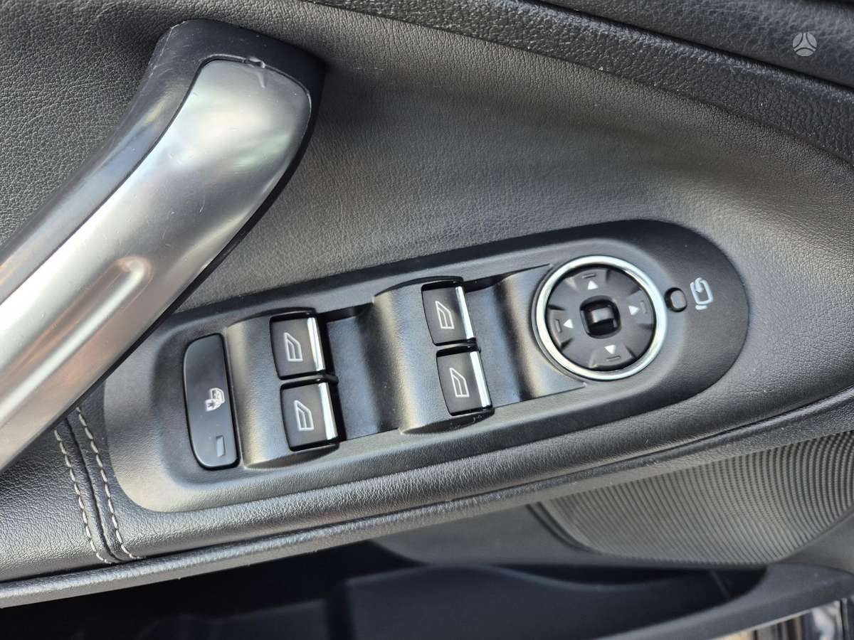 Ford S-MAX 2011 — photo 18