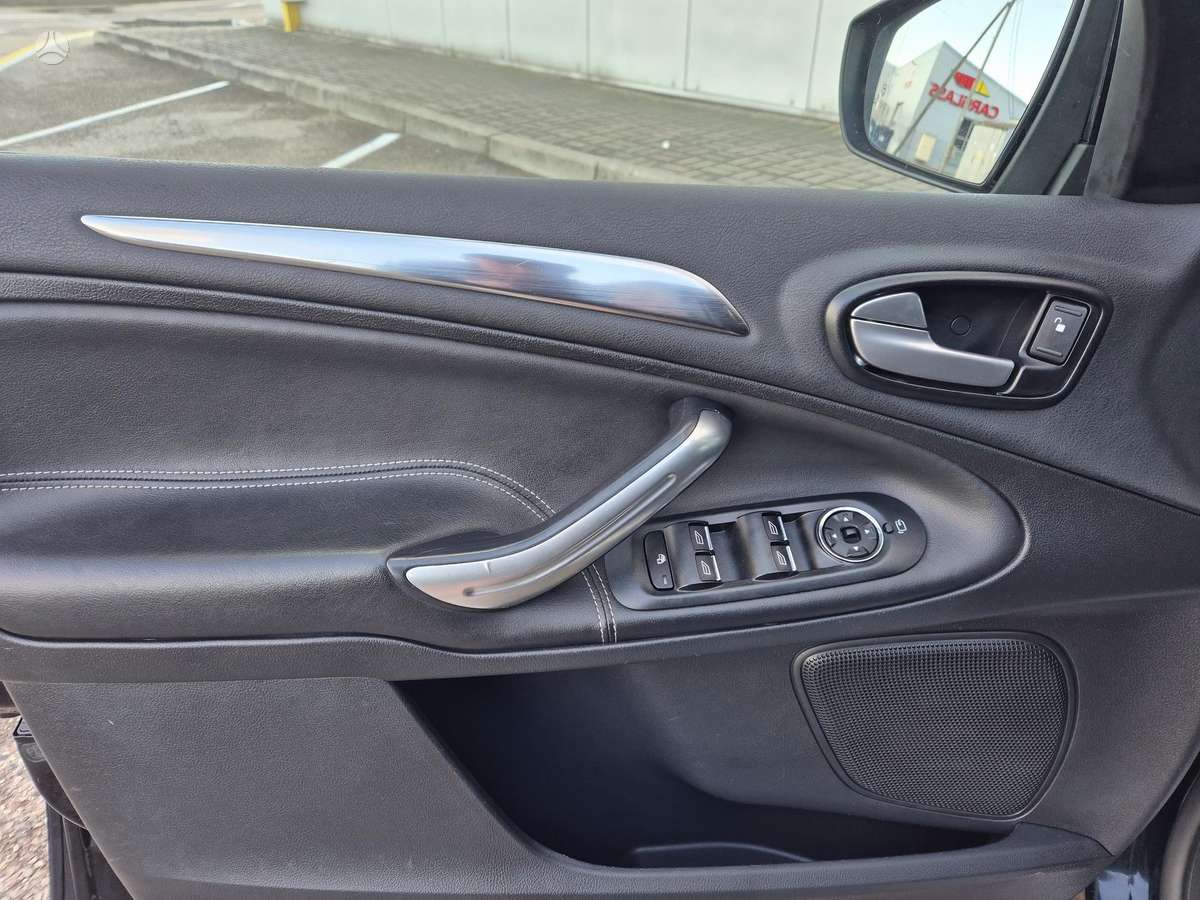 Ford S-MAX 2011 — photo 19